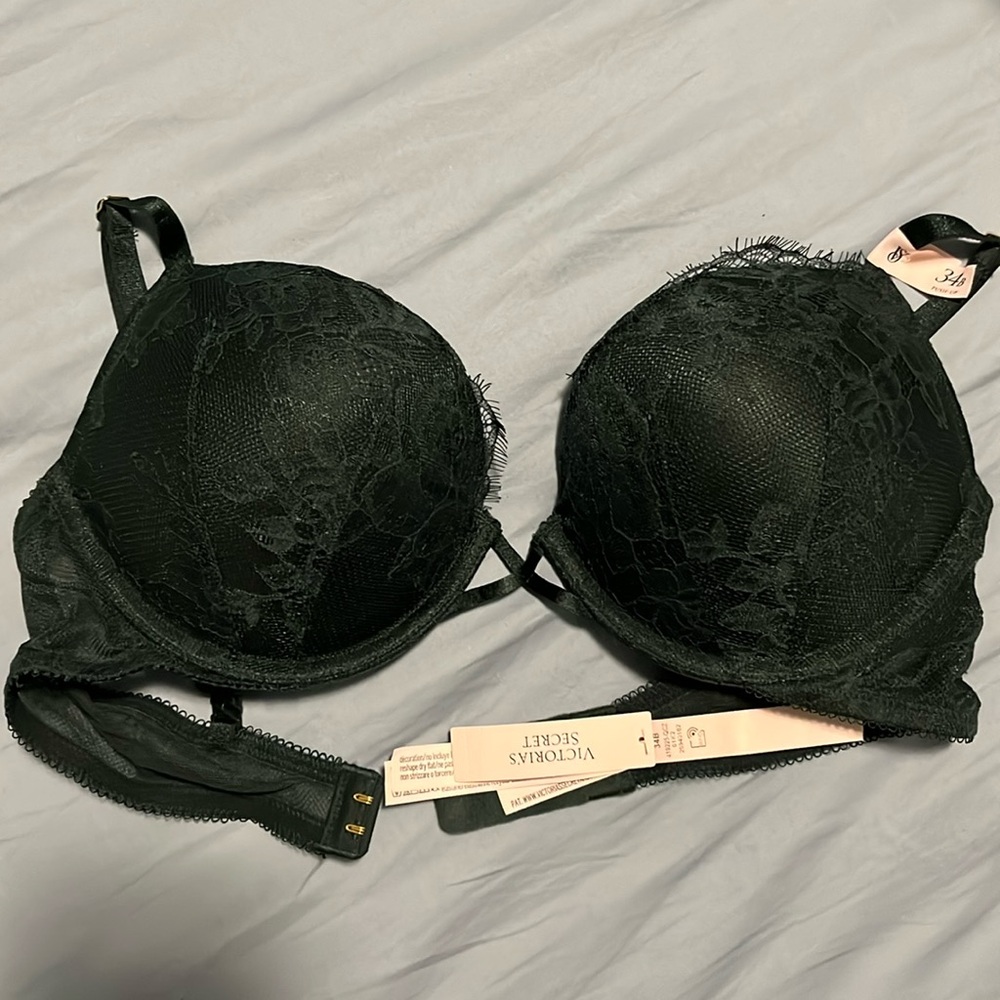 Selling Victoria’s Secret bombshell bra, 34B